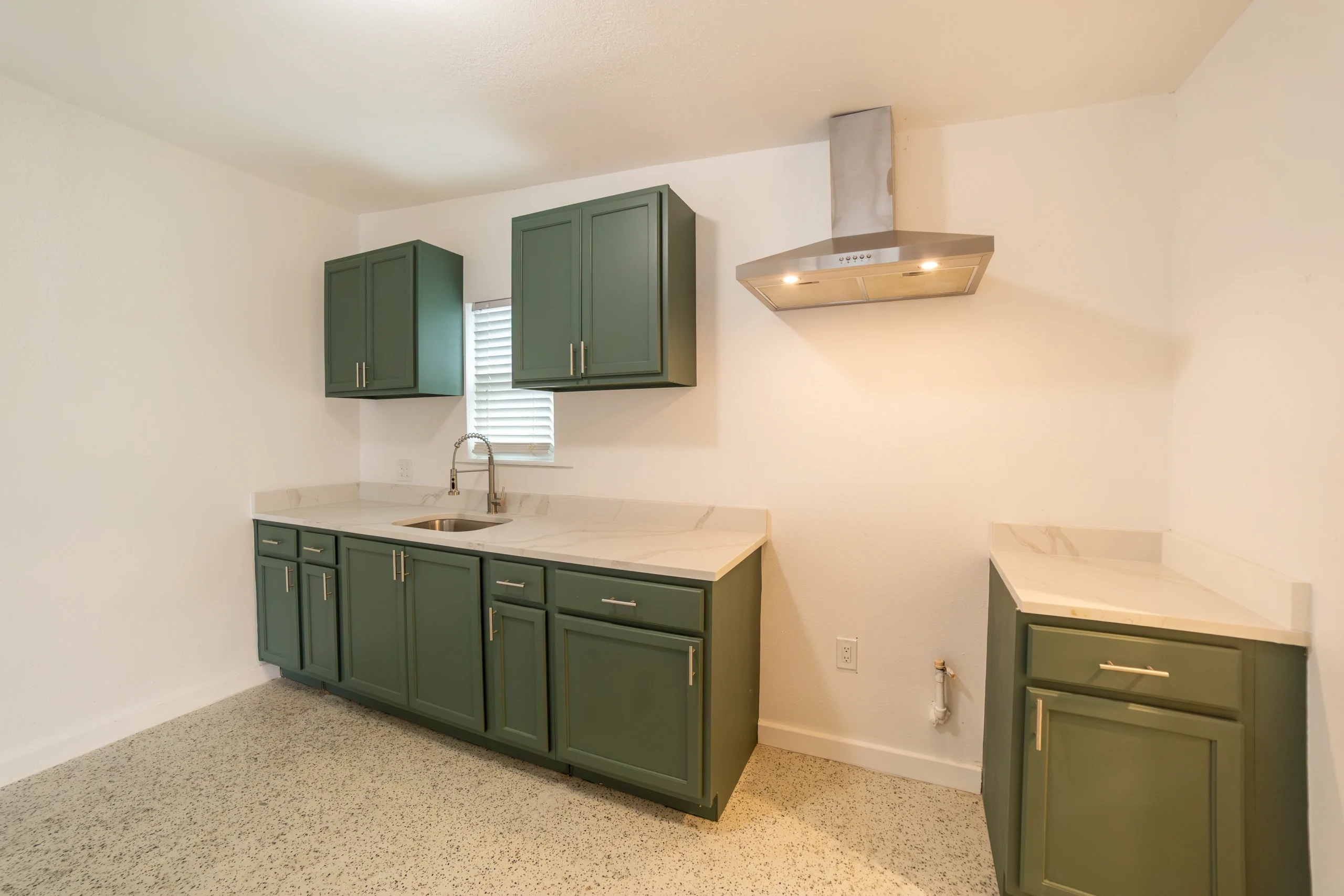 823 N Trinity (12)