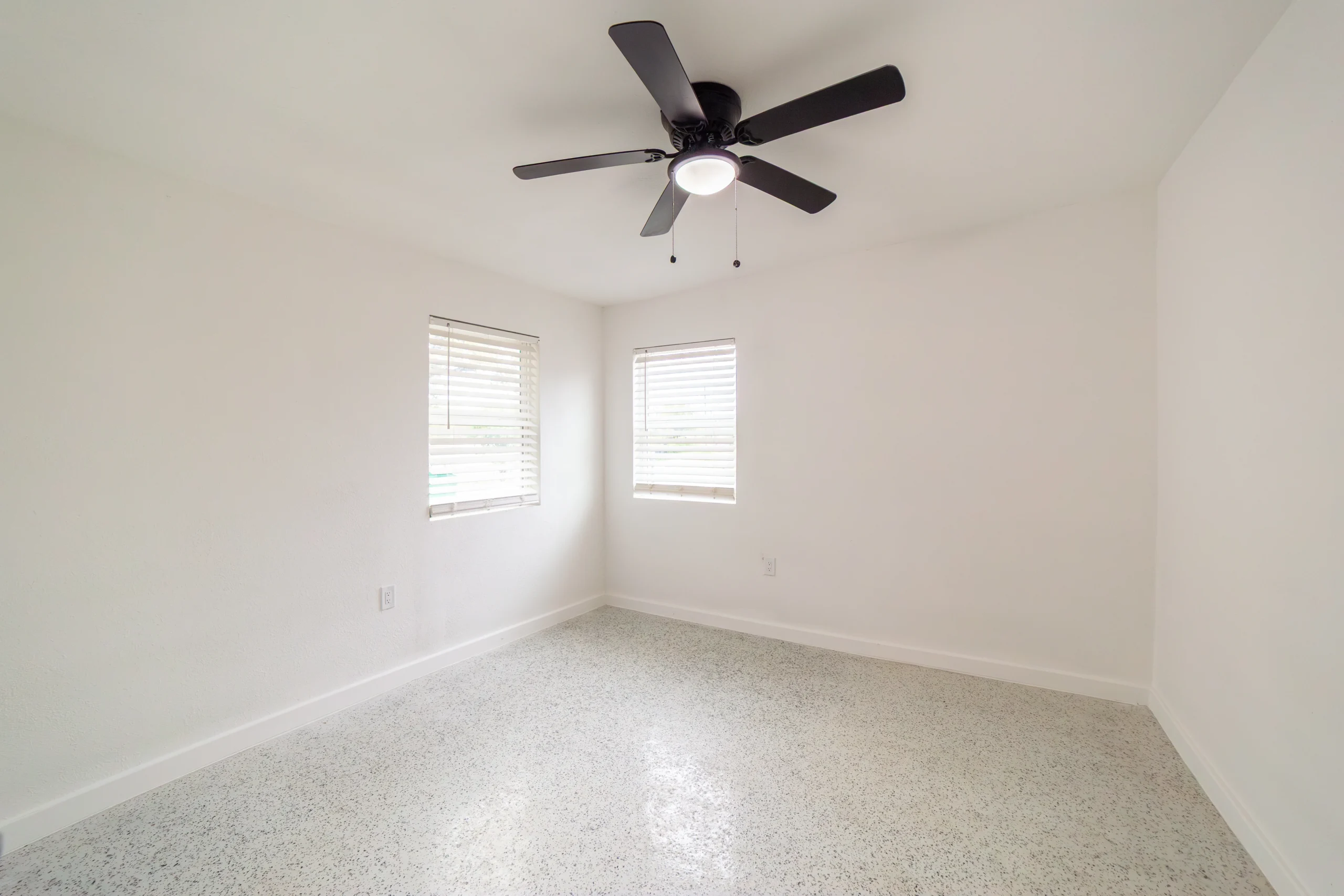 823 N Trinity (15)