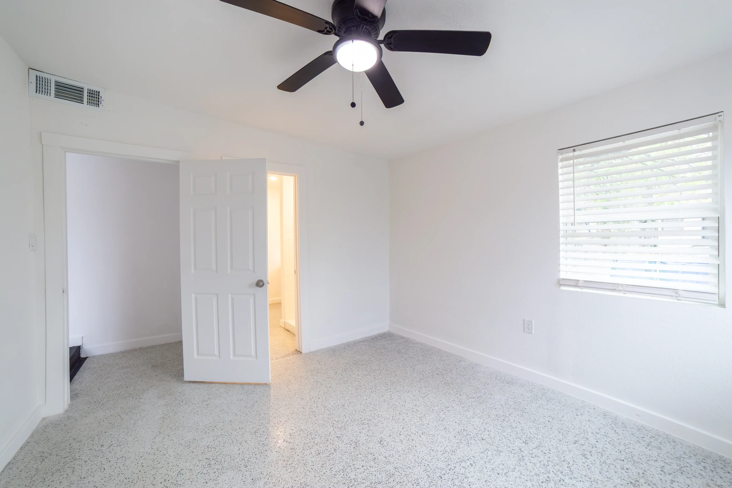 823 N Trinity (16)
