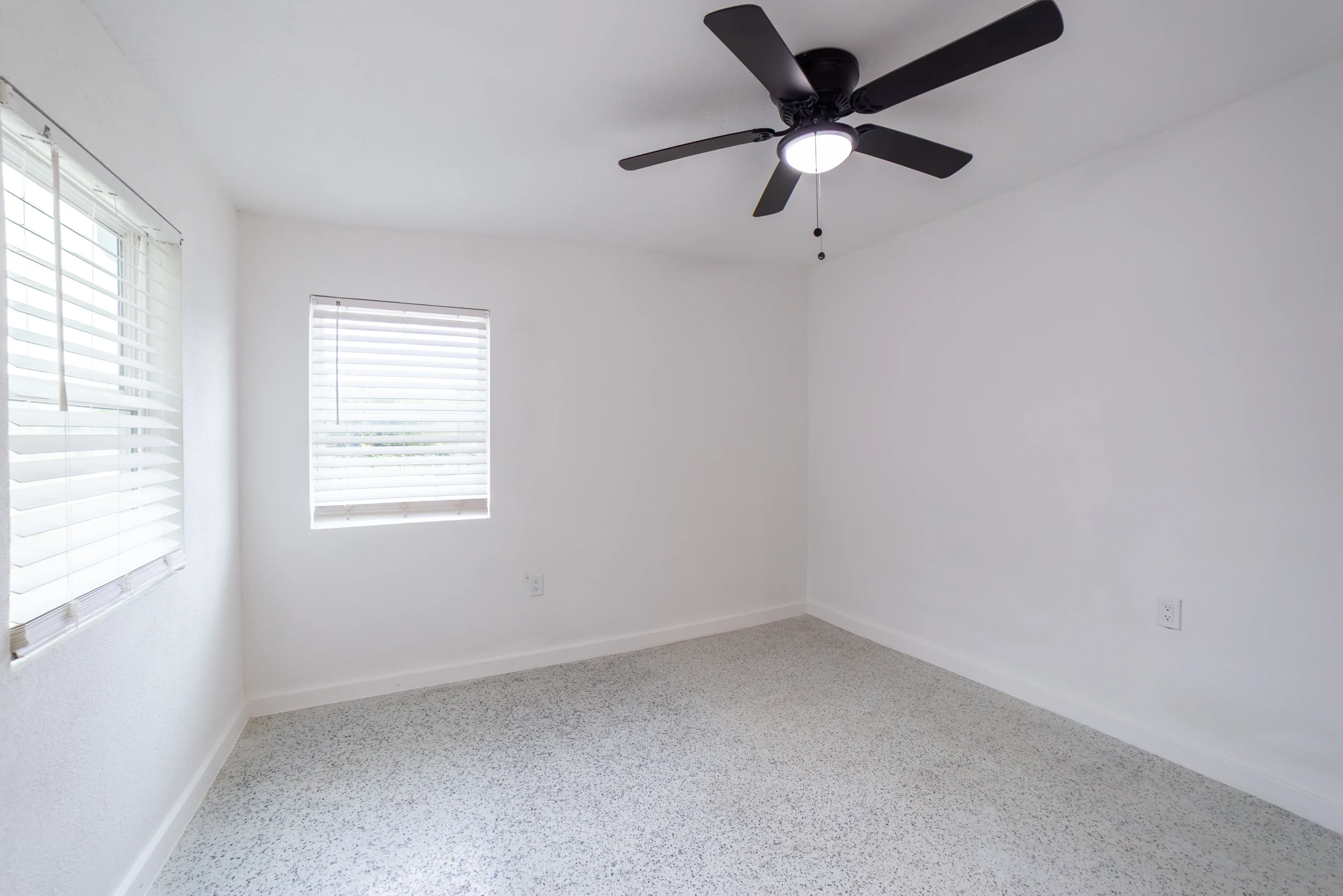823 N Trinity (18)