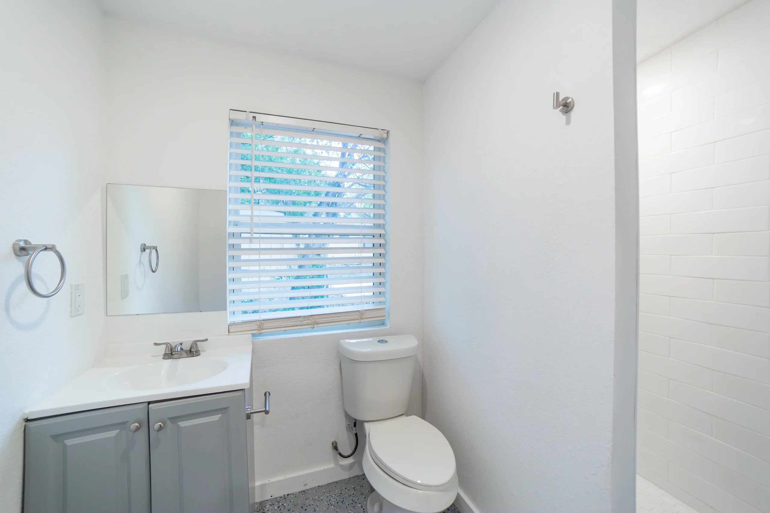 823 N Trinity (19)