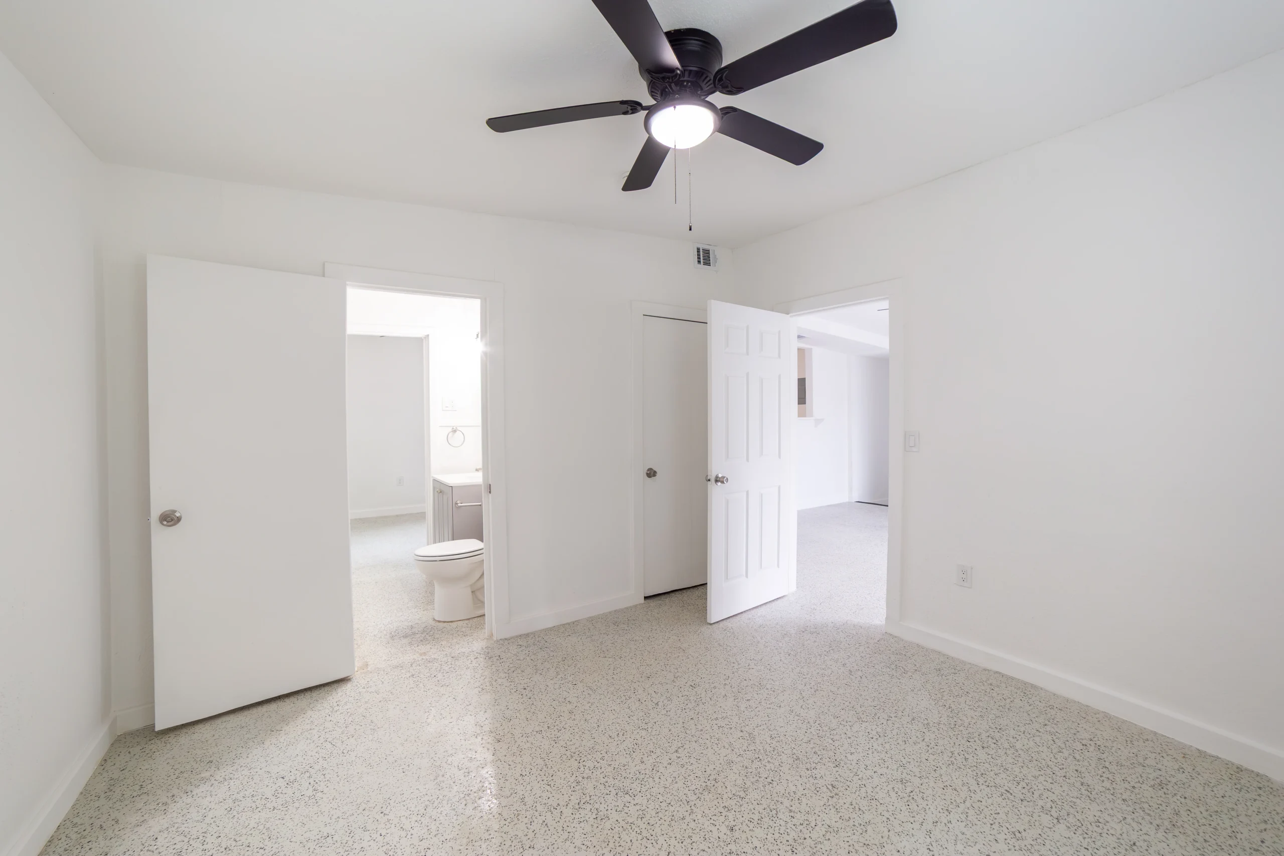 823 N Trinity (23)