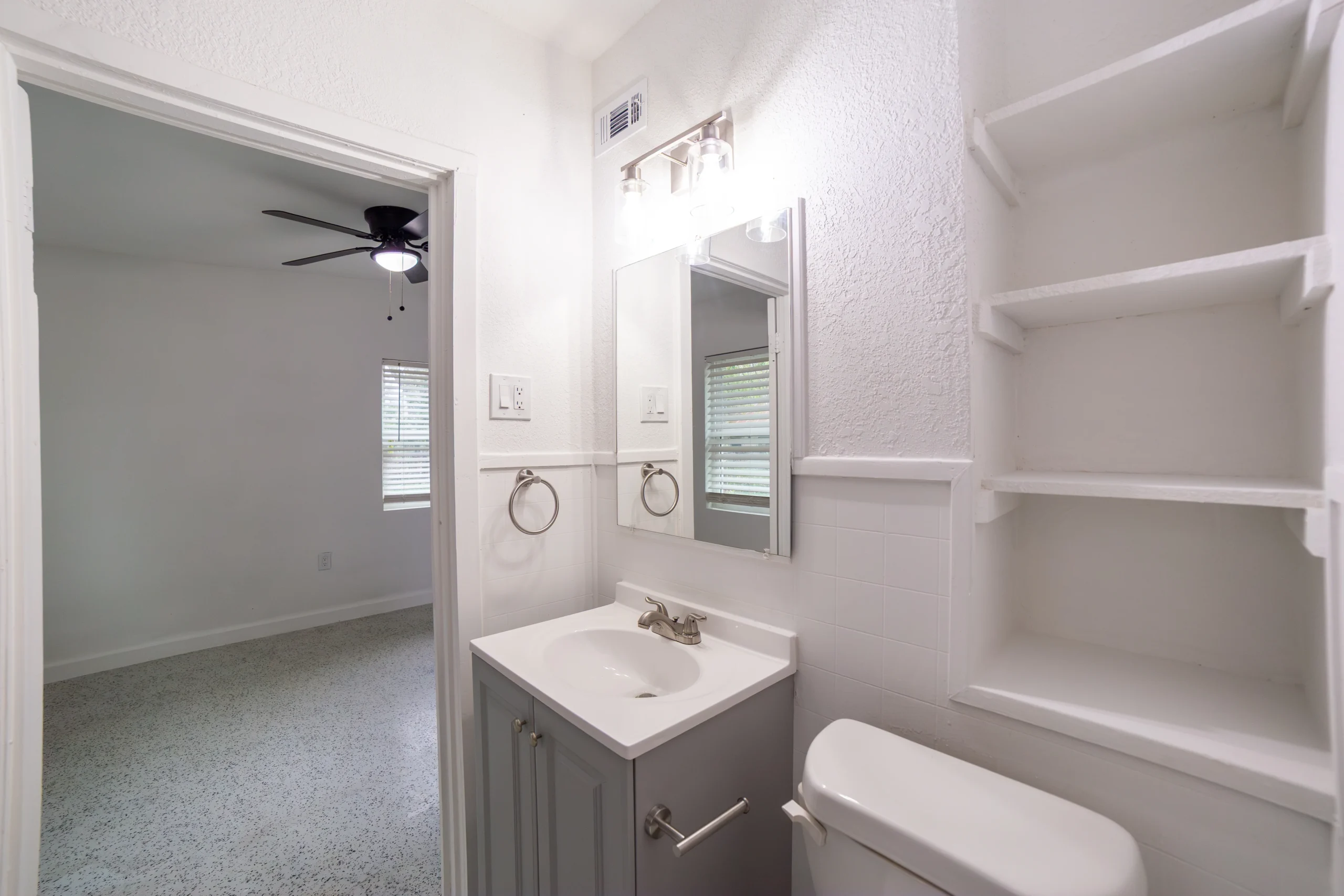 823 N Trinity (25)