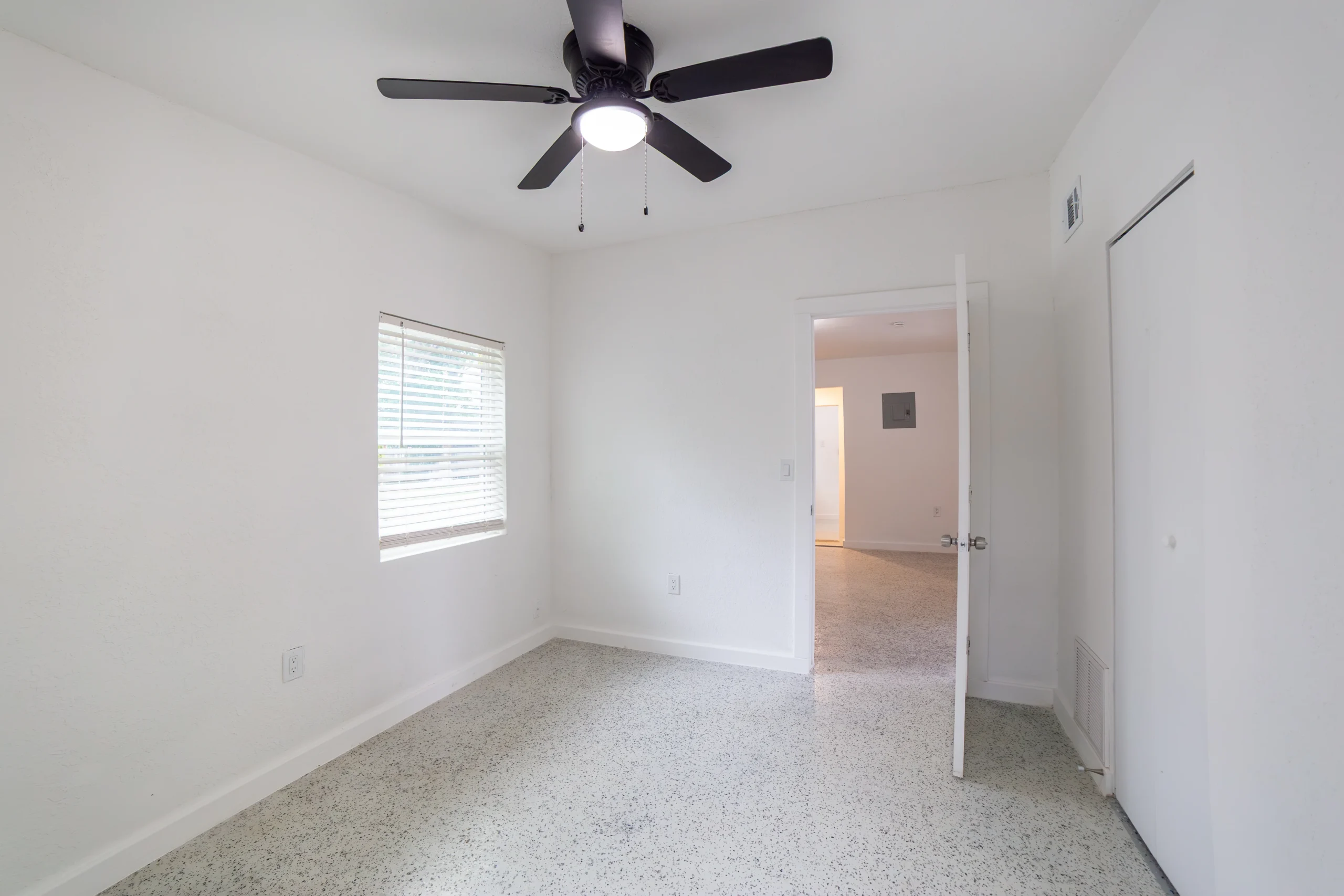 823 N Trinity (27)