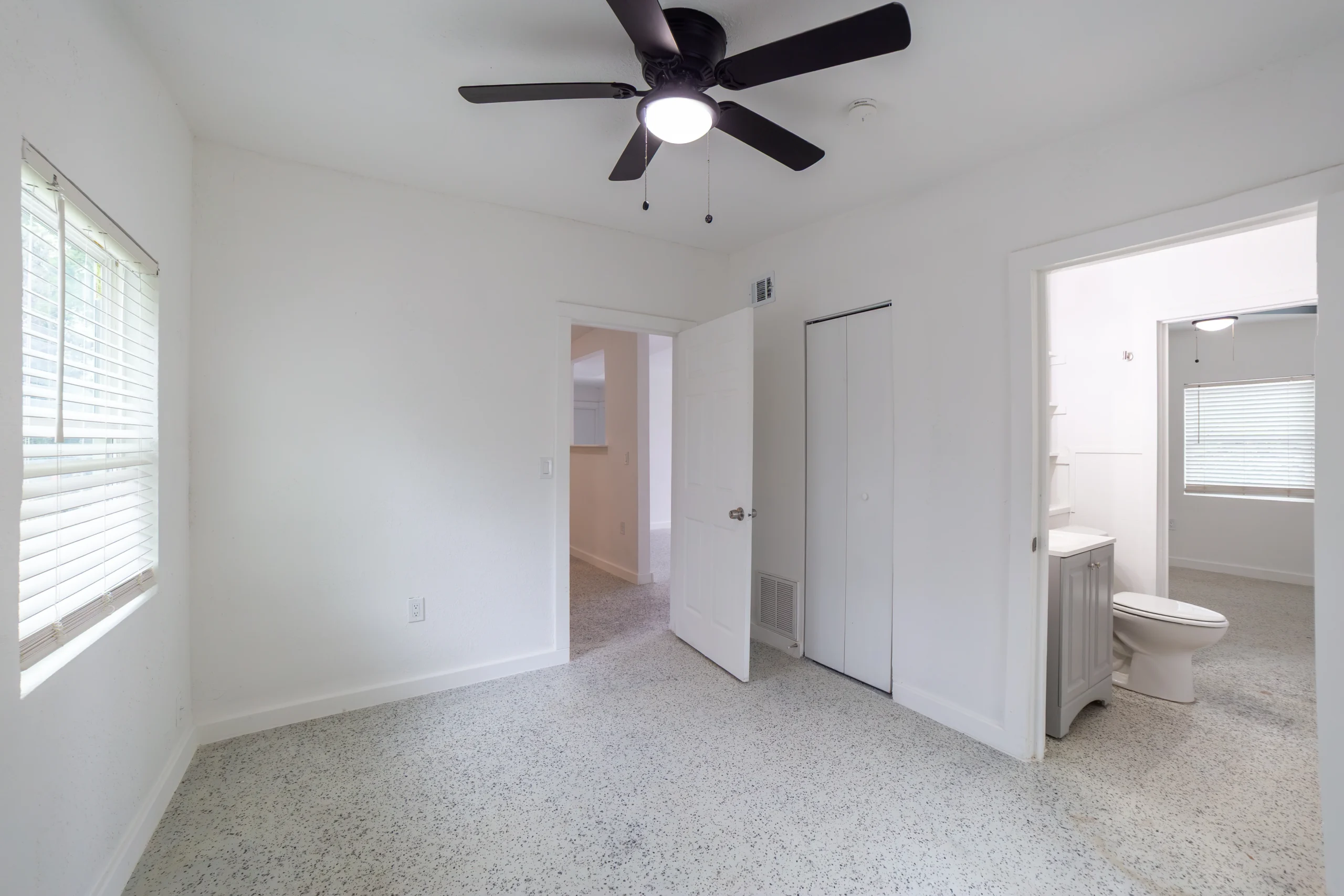 823 N Trinity (28)