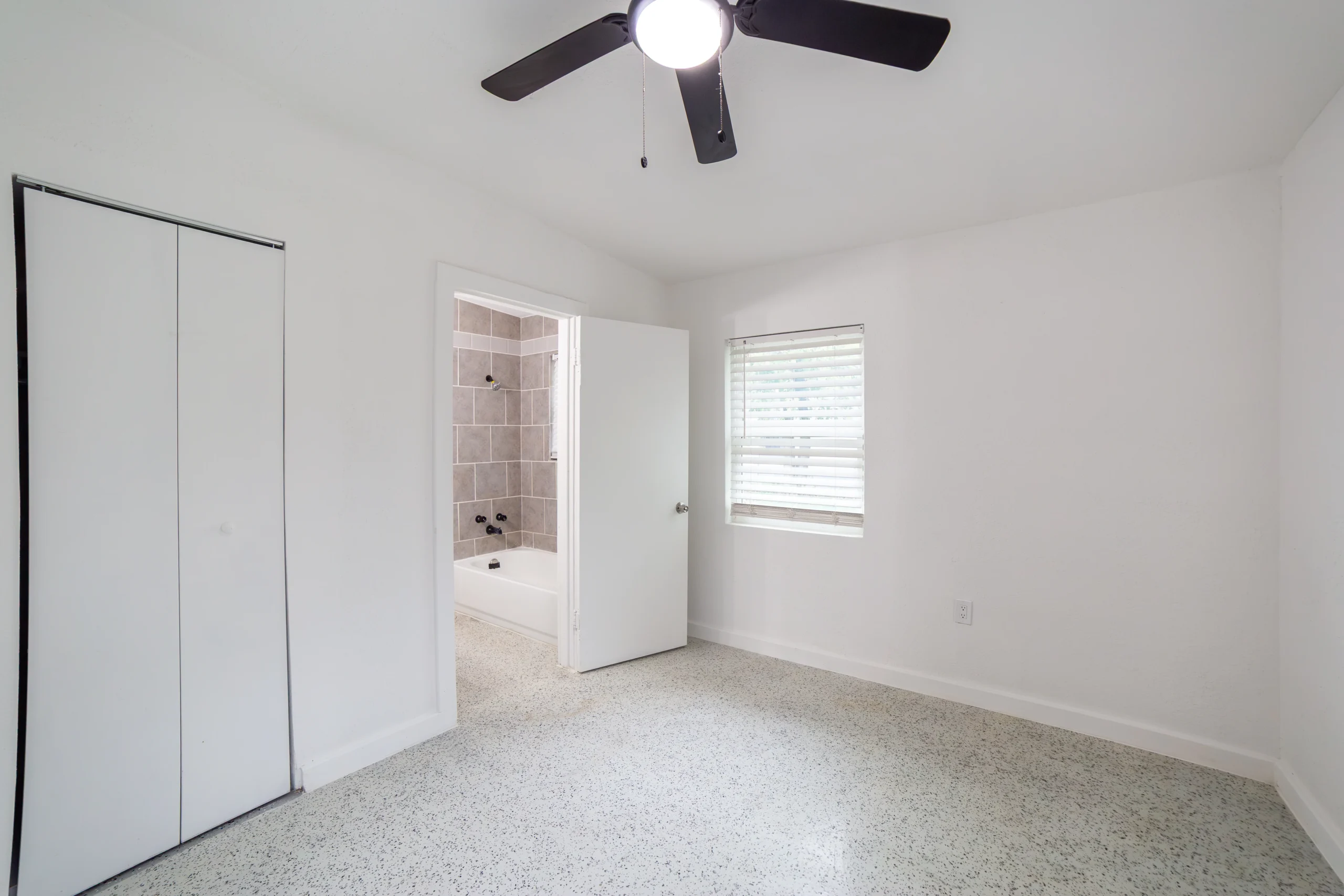 823 N Trinity (29)