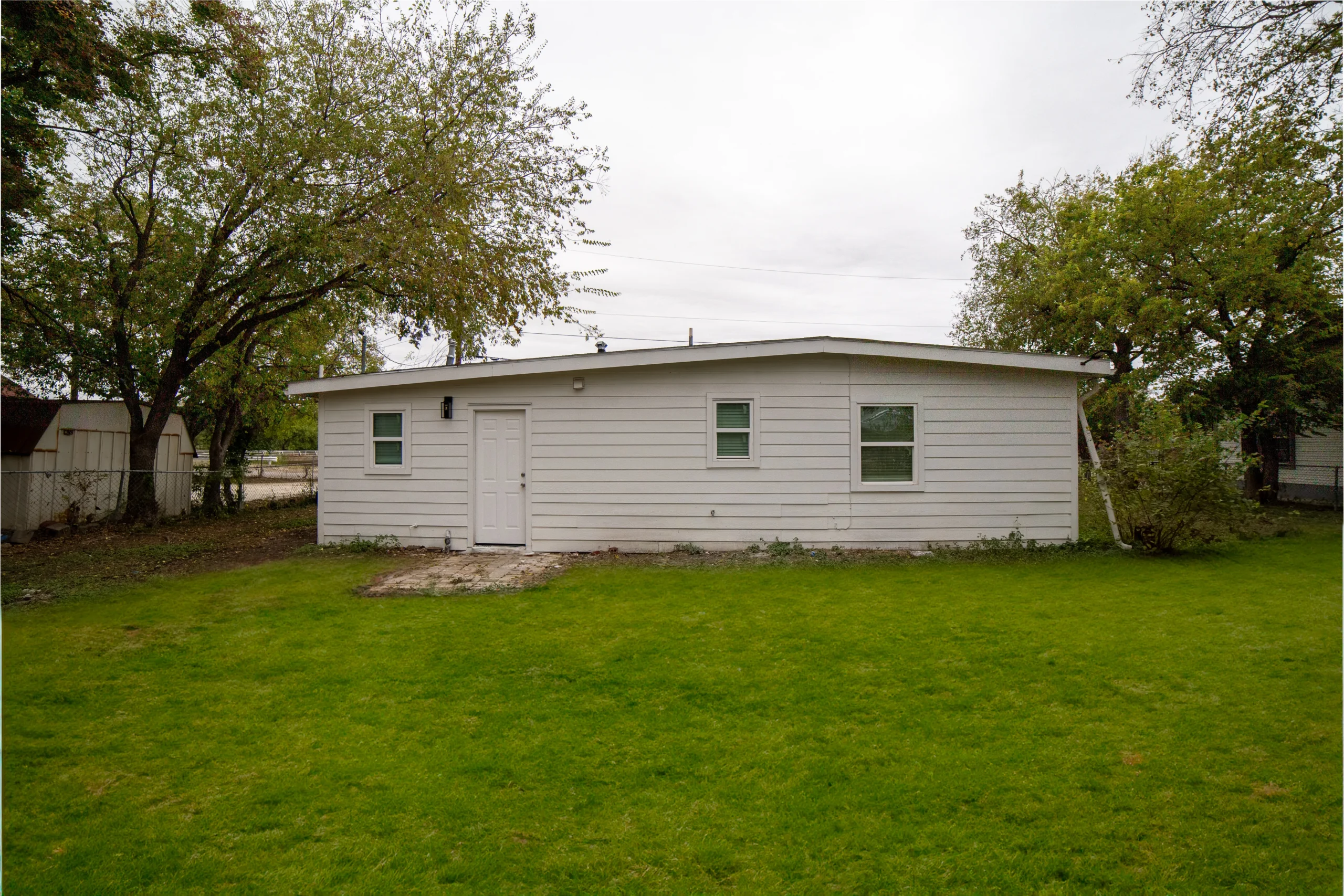 823 N Trinity (5)